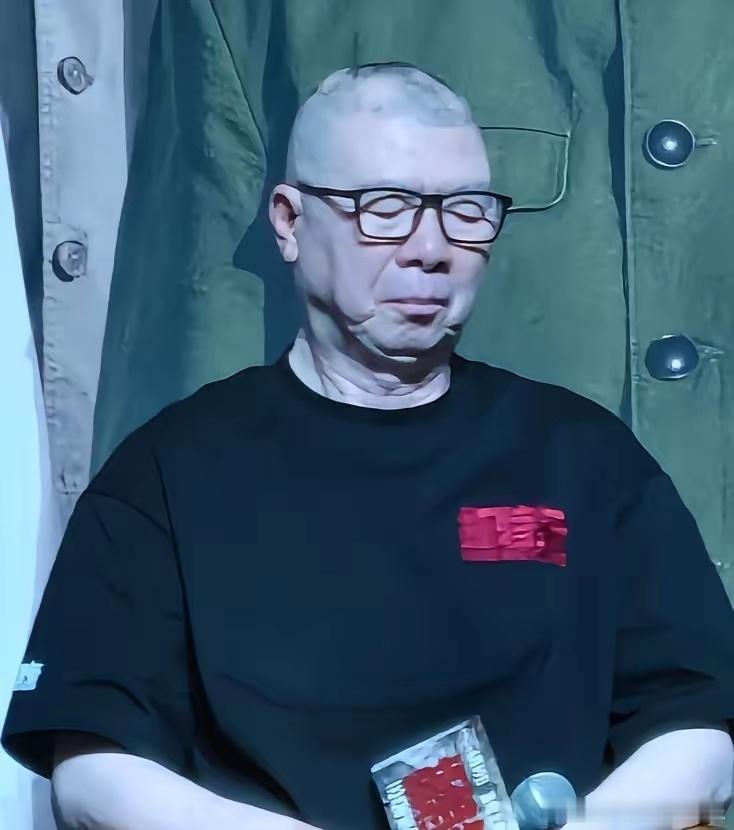 冯小刚是真的老了，这次跟以往表现判若两人。2010年《非诚勿扰2》上映前，也是舆