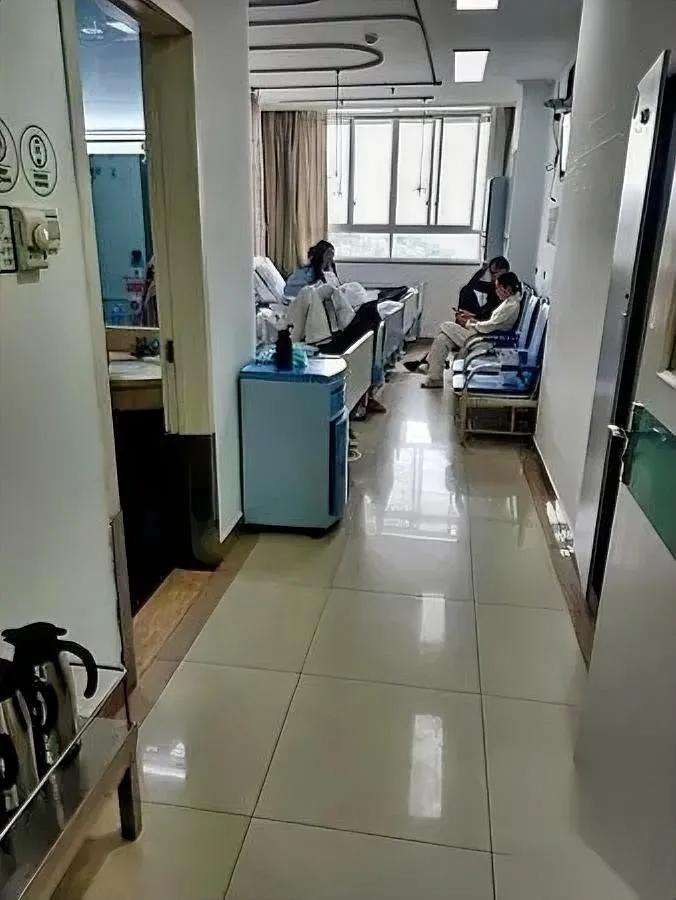 我妇产科闺蜜昨天吐槽到凌晨

说碰到个“宁死不让男医生碰”的产妇

那姑娘肚子硬