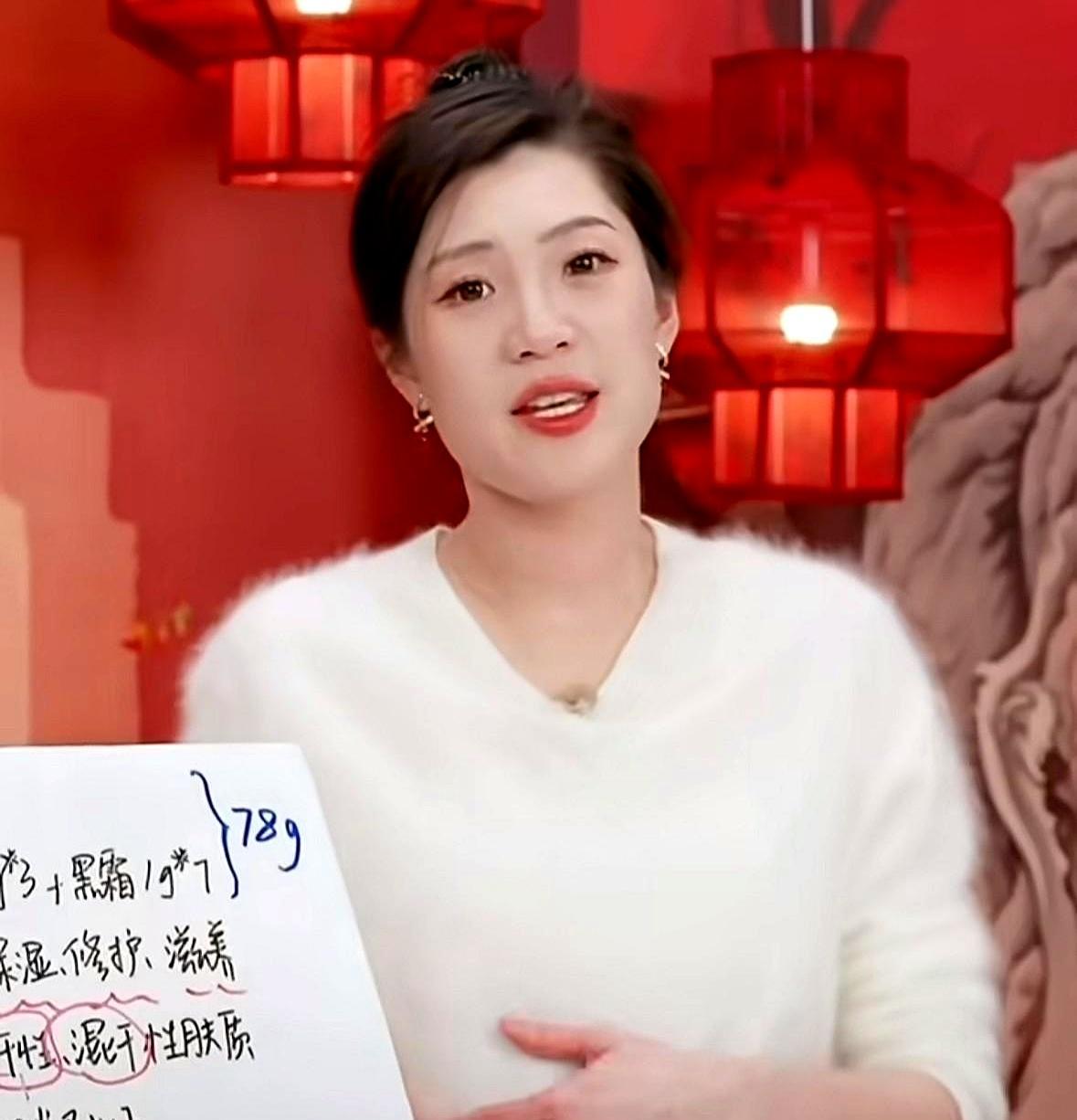 别再死磕后台数据了，直播带货最猛的算法，是让主播学会“骂”产品。
高手卖货，第一