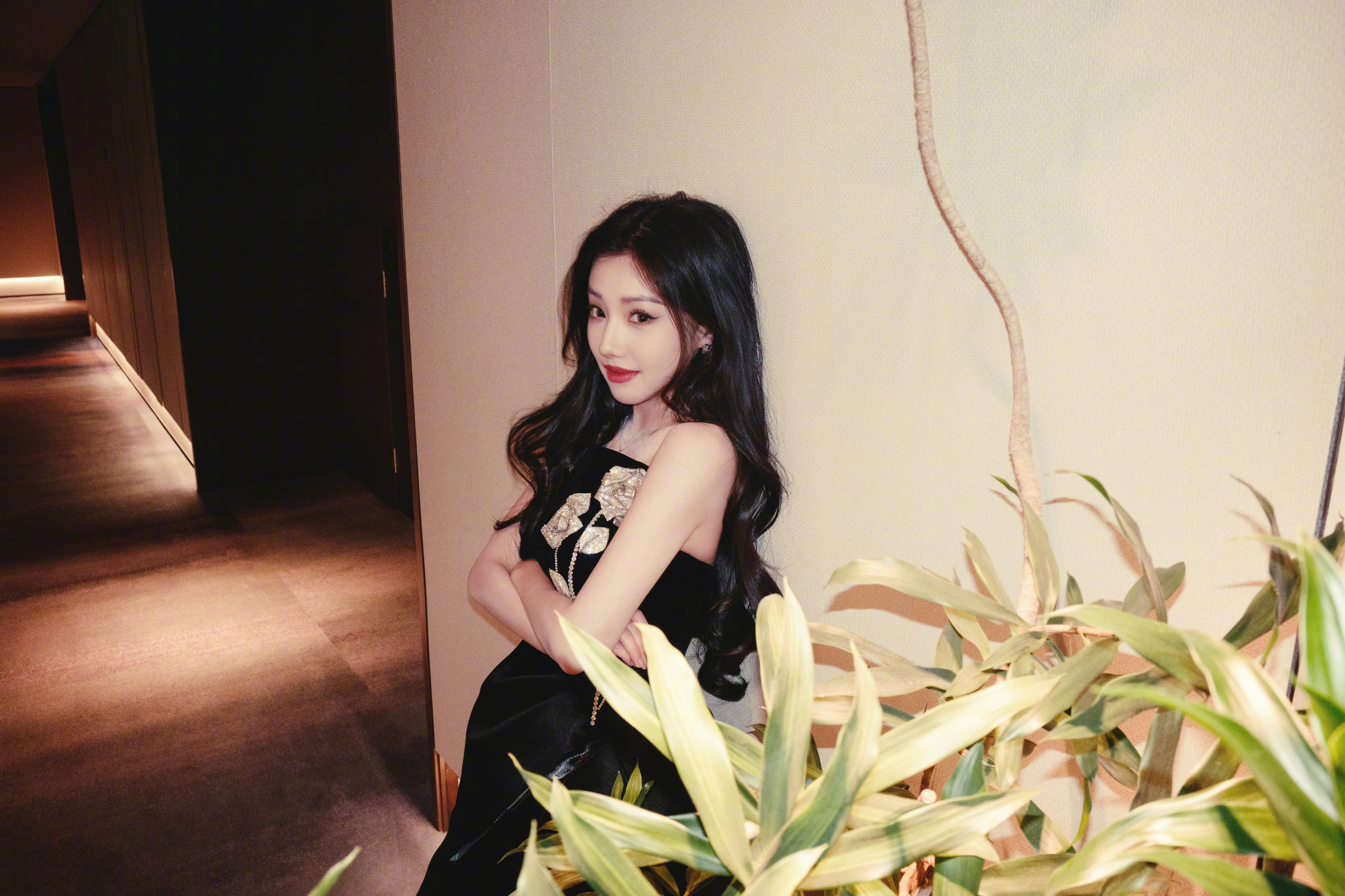 今日RobbReport罗博报告2025 BOB 颁奖典礼活动中，以一套黑色高开