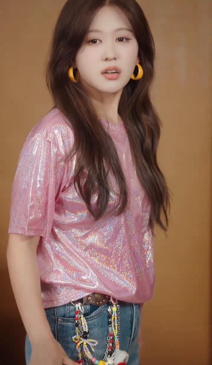 现在有钱人家的孩子，
穿衣服也这么不讲究了？
衣品这东西啊，
真不是几个logo