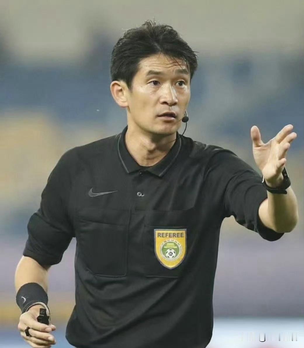 ⚠️⚠️⚠️再次给大连英博提个醒！千万不要给VAR视频裁判艾堃表现的机会[泪奔]