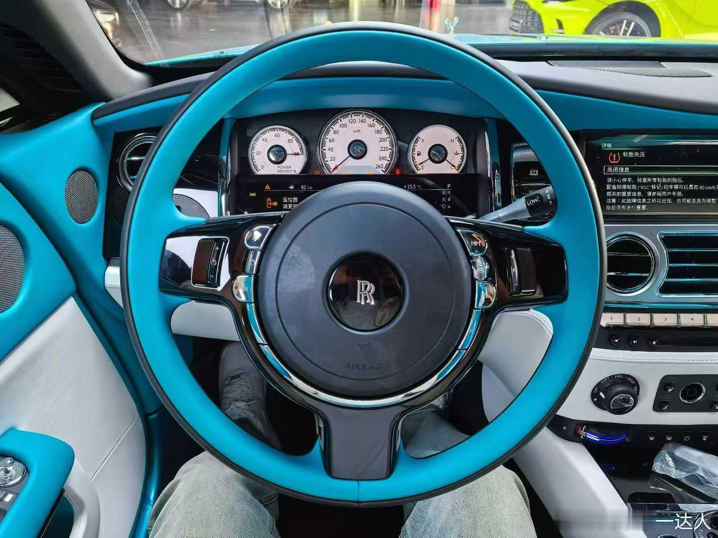 劳斯莱斯魅影、最美配色、绿松石外观、搭配绿松石双拼内饰、25年上牌，全新车、仅几