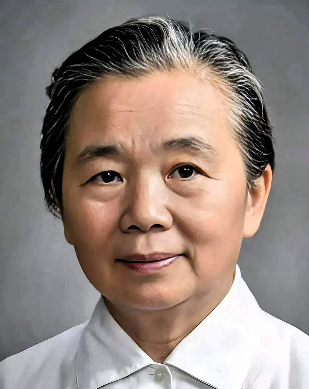 1939年，一个女人带儿子千里寻夫到延安，却发现丈夫已娶女将军，更崩溃的是，丈夫