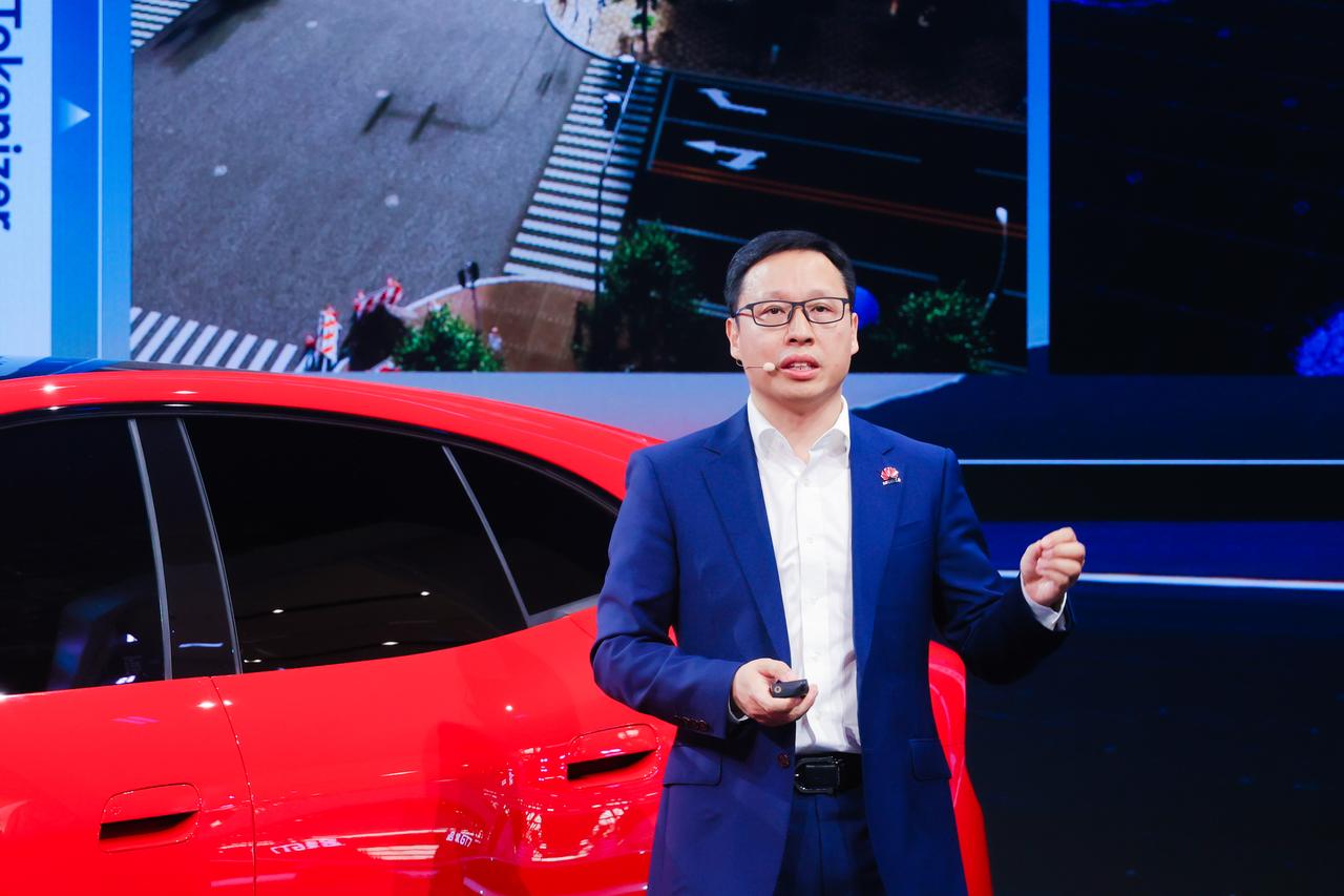 五米长的大车怎么开出轻盈感？底盘调校的账得这么算
聊起新能源大尺寸车型，很多人第