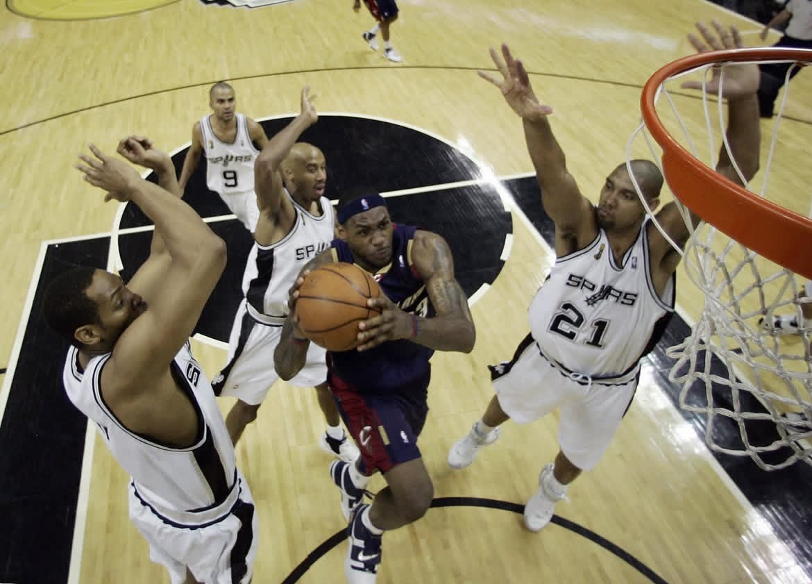 明天湖人客场挑战骑士队，这也是詹姆斯生涯第七次以湖人球员身分回到克里夫兰，而骑士