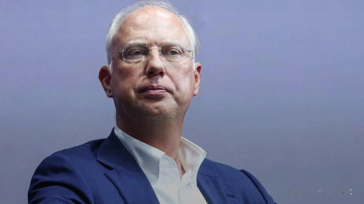 俄罗斯能源专家德米特里耶夫评论欧盟俄气禁令时称，“即使在欧盟内部，自保本能也正在