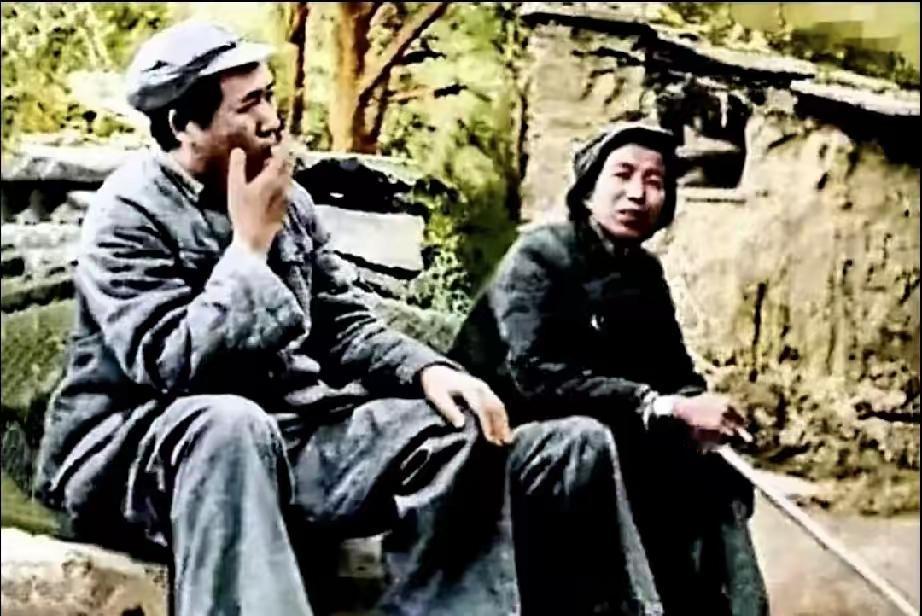 下联：救苦救难救苍生！