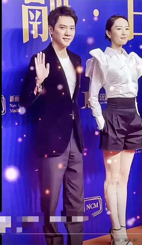 冯绍峰和童谣出席活动同框，本以为会很和谐，没想到冯绍峰全程冷脸。离婚后的他状态不