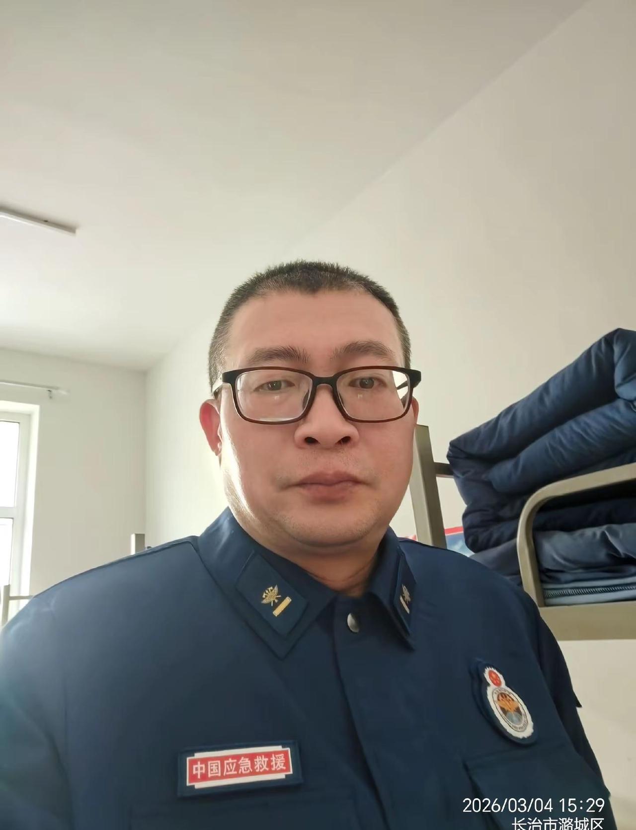 应急救援 岗位坚守 职业荣誉 安全守护者 守护平安