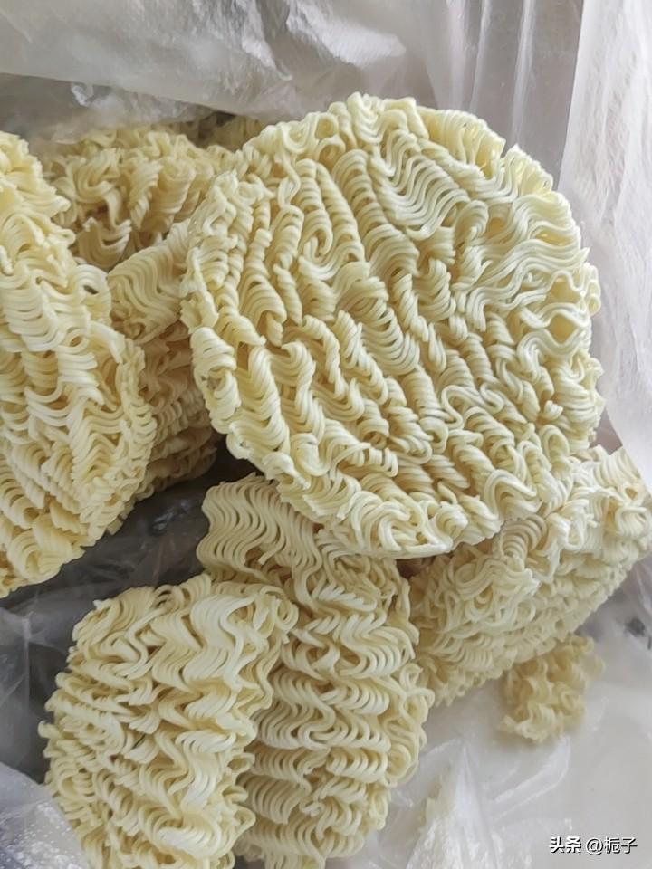 我老公从来不喜欢在家里过早，早上那餐饭他喜欢在外面吃。

今天是星期一，我更年期
