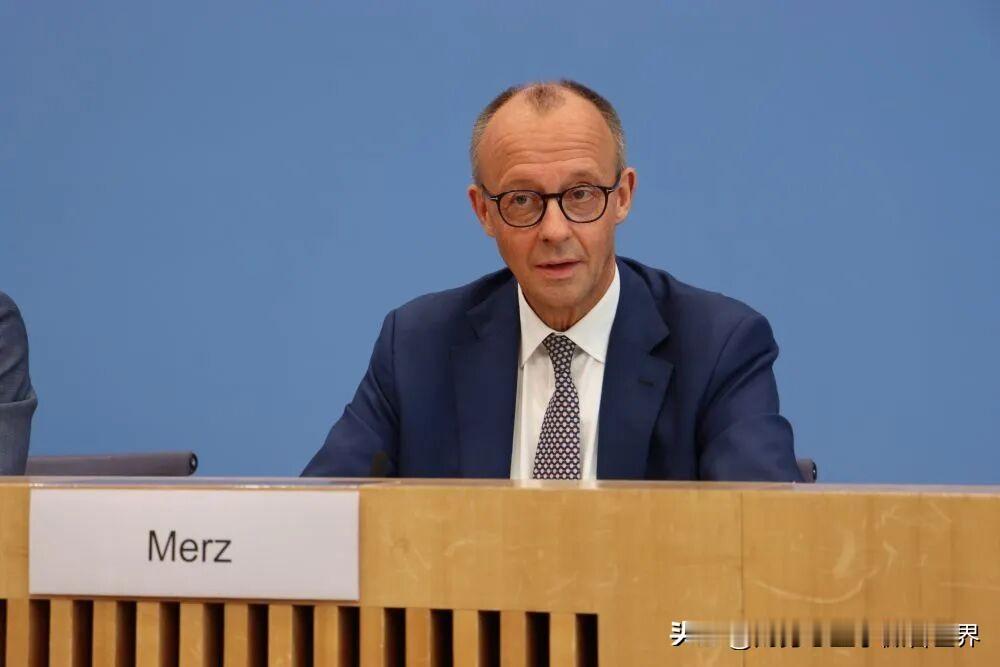 日本人真的应该和德国人学一下，同样都是二战的战败国，德国就从来不否认自己的罪行！