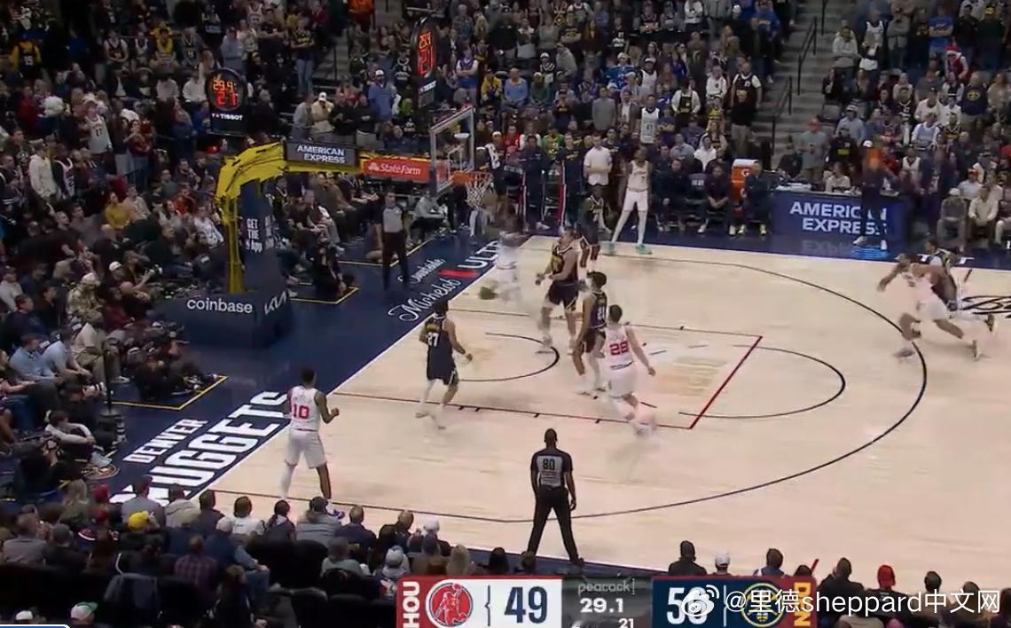 半场火箭有5个轻松进球机会却没有进阿门第二节还有27秒的突破上反篮，预期命中率5