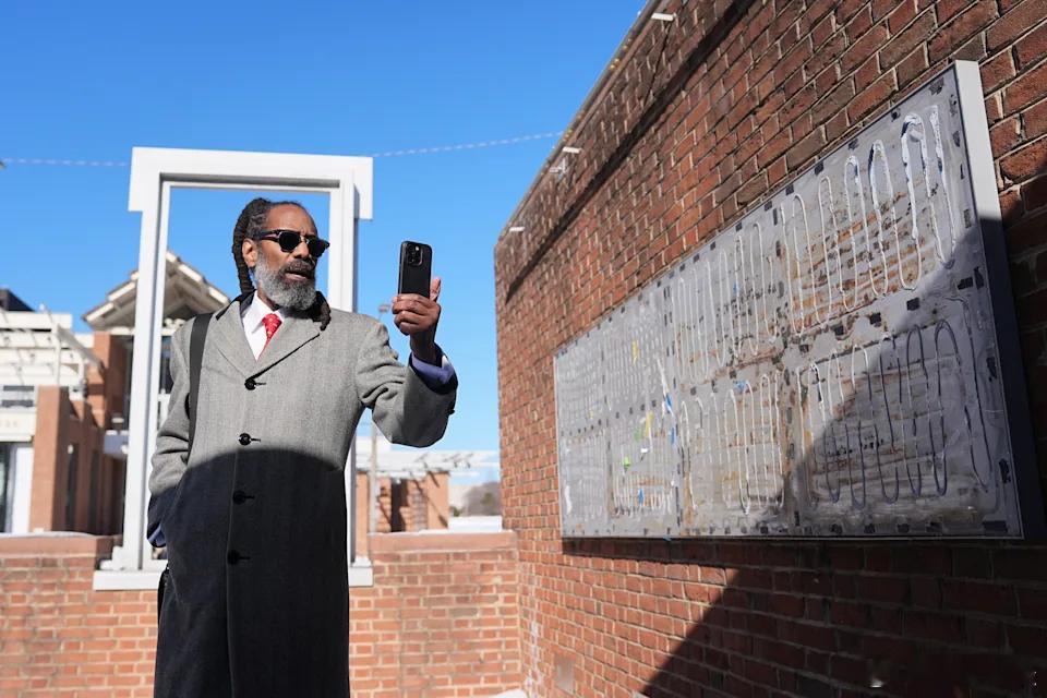 【法官称司法部关于奴隶制展览的声明“危险”且“骇人听闻”】（美联社）——周五，一