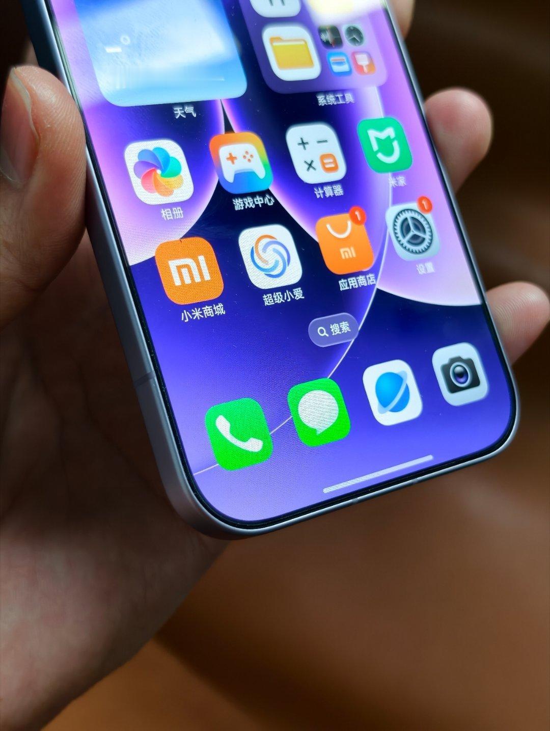 米17 Pro系列上这个背屏应该是我用过的最好用的背屏，没有之一。完成度相当高，