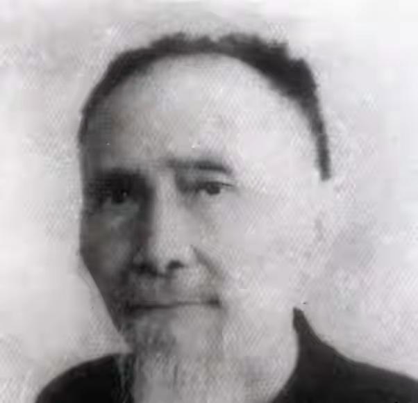 1935年，66岁孙中山保镖被日本人囚禁，特务端来断头饭，谁料他啃完鸡腿偷藏两根