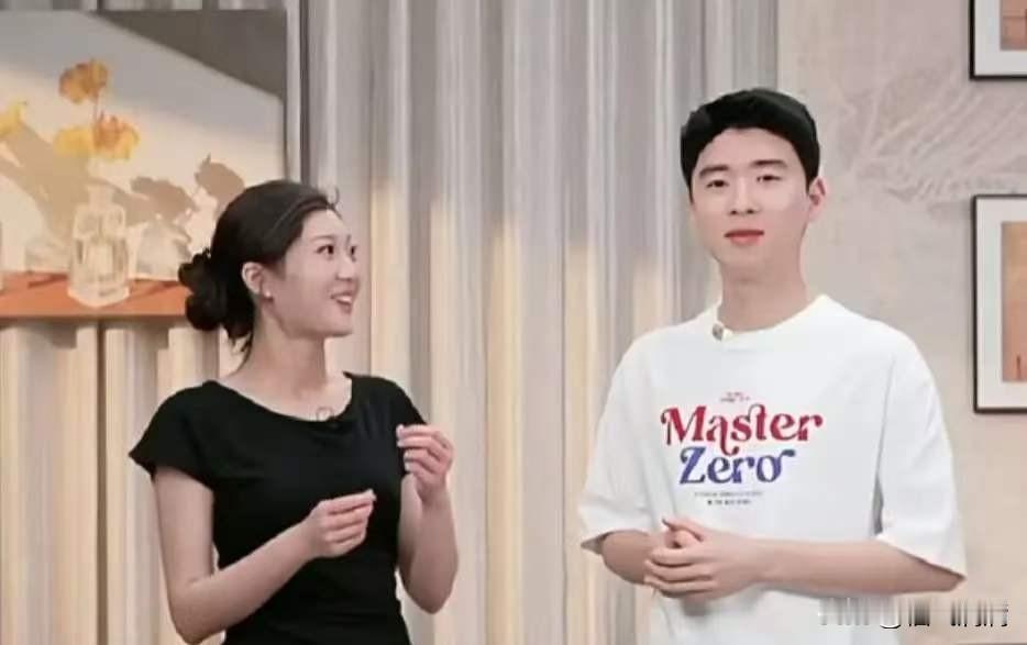 董明珠的秘书走了，
董宇辉的搭档却火了，
这年头海归的归宿难道都是直播间？

以