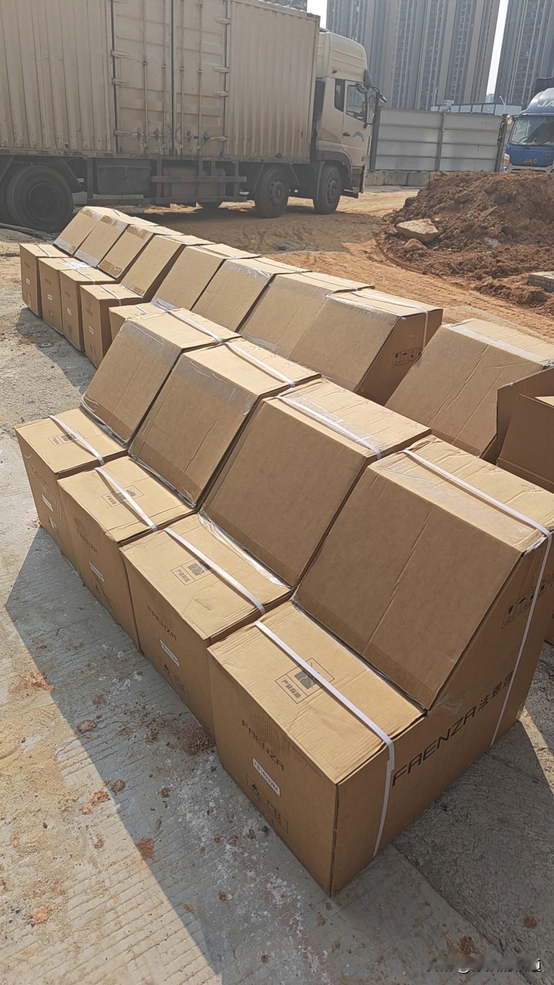 有好多天没干活了，也就意味着有好多天没有钱入口袋了。今天还好够努力，在网上找了个