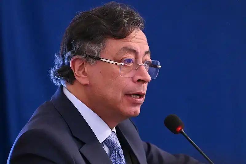 哥伦比亚总统佩特罗彻底忍不住了，直接公开怒怼本国一群人，一句话戳破真相——700