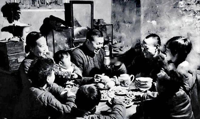 1955年，一27岁新四军士兵复员回乡,媒婆给他介绍了一43岁､有6个孩子的寡妇