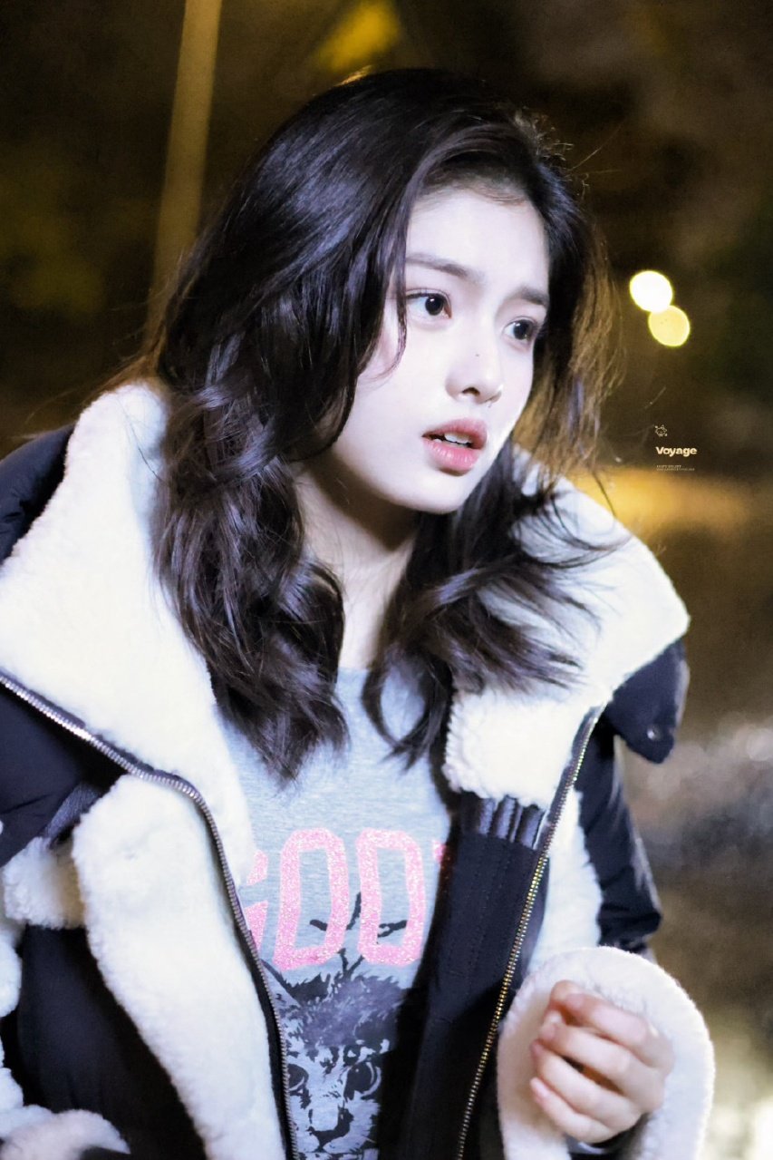 艾米 不知道我的身材很曼妙 笑不活了！艾米探班玩梗太绝，粉丝问开心吗直接甩梗，害