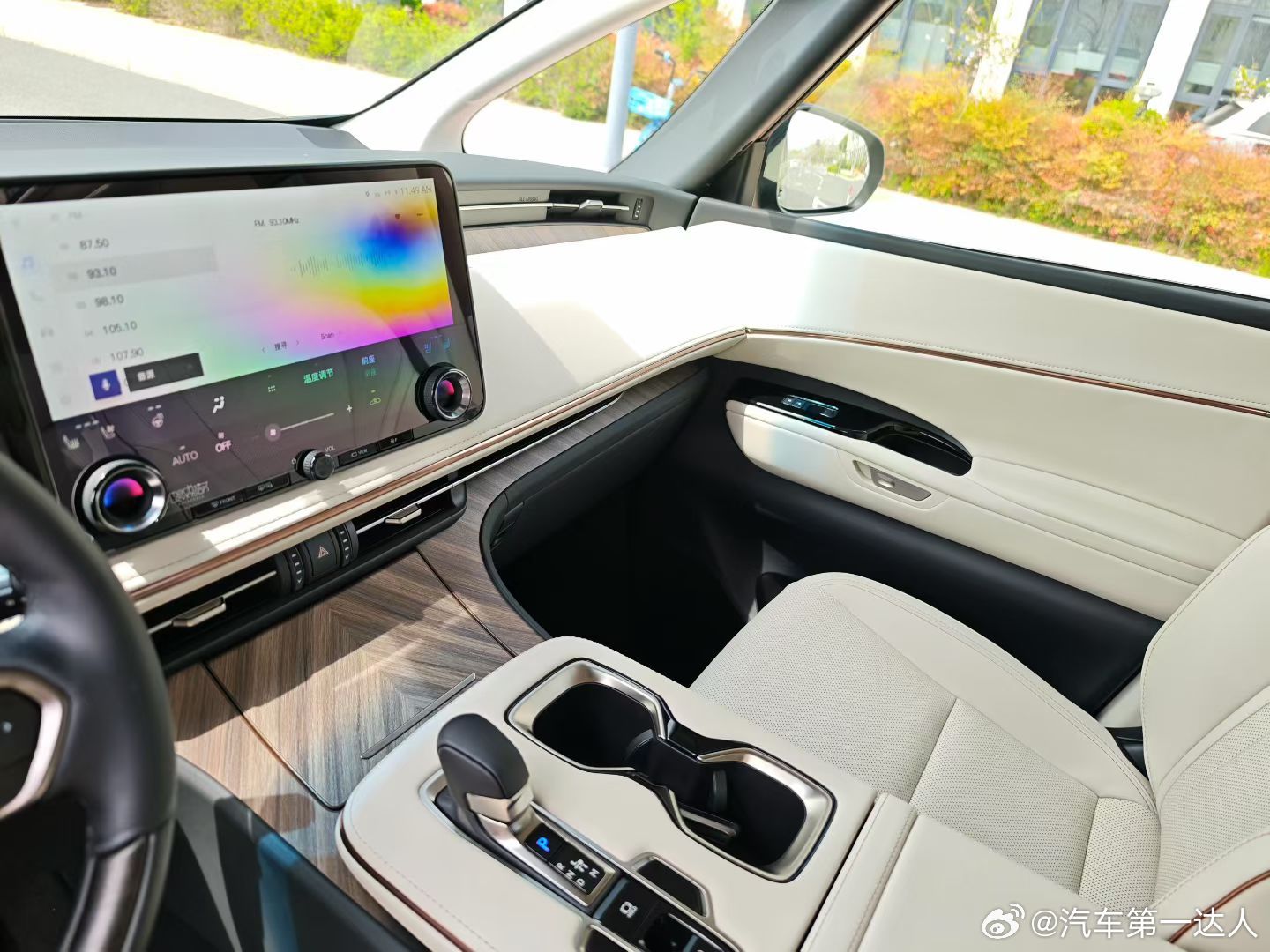 人生奔忙，所求不过一份从容与安稳。就像这台25年LM500，黑外沉稳，米内温润，