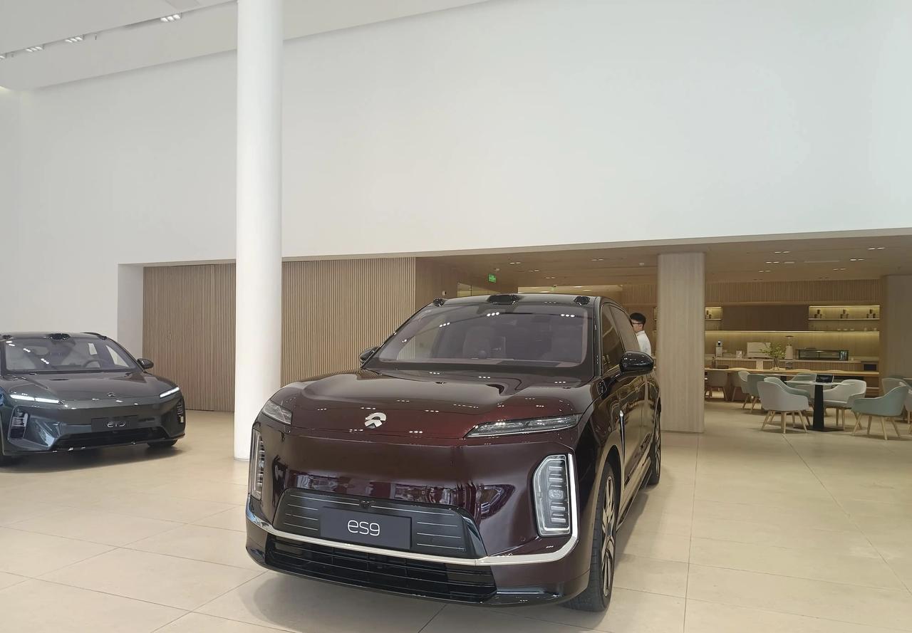 蔚来越打越有信心了，现在回头看，去年的ES8，绝对是蔚来逆天改命的一台车，正是E