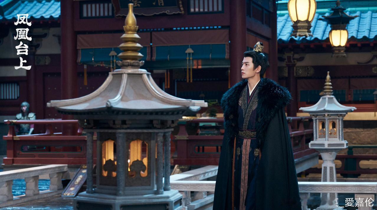 凤凰台上[超话]
那一句遗落在童年的承诺，他耗尽一生来守护。
于是江湖万里，沙场