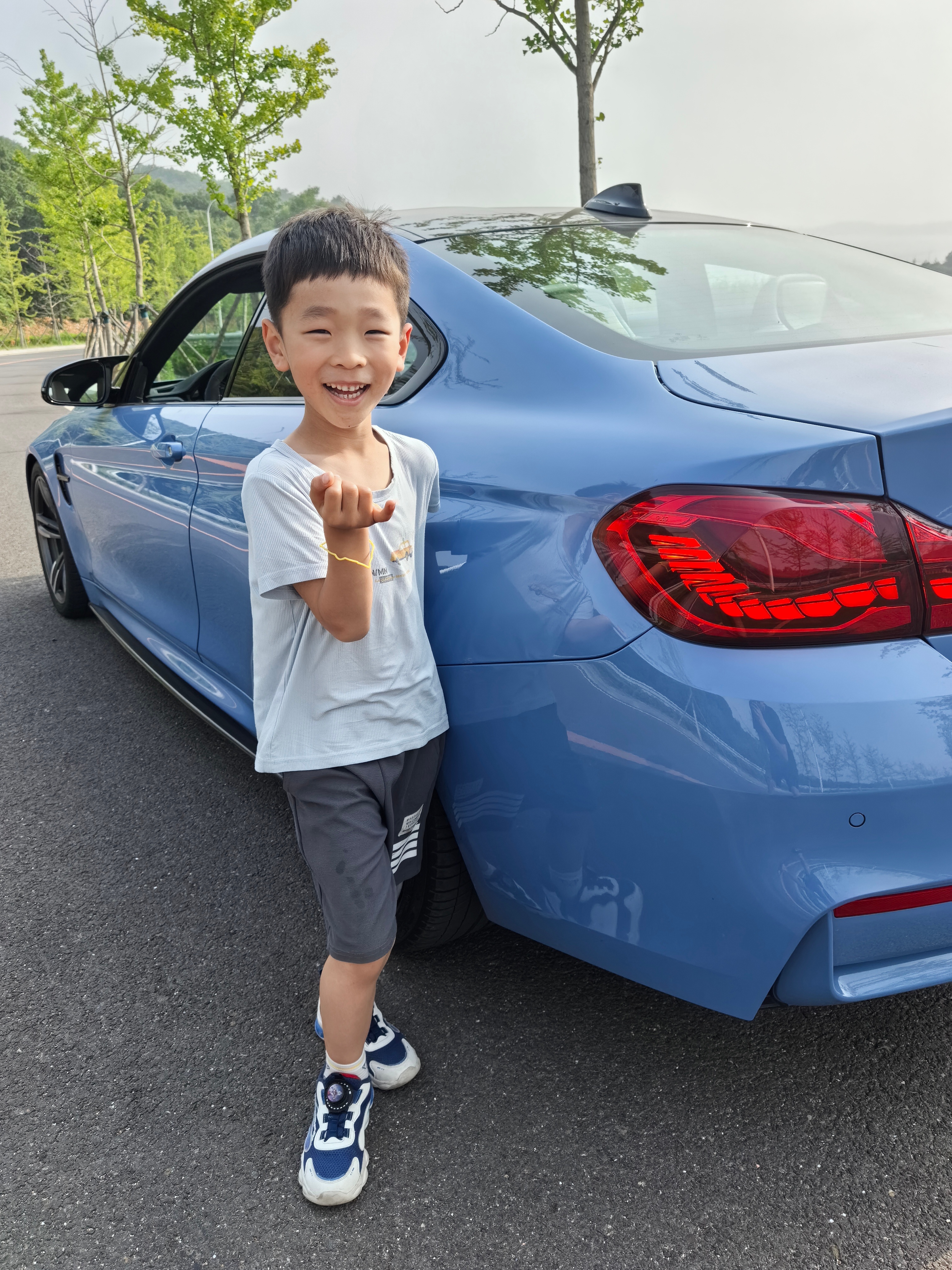 夜深了，开始怀念我的 M4其实在条件允许的范围内喜欢的前提下，可以买买性能车只要