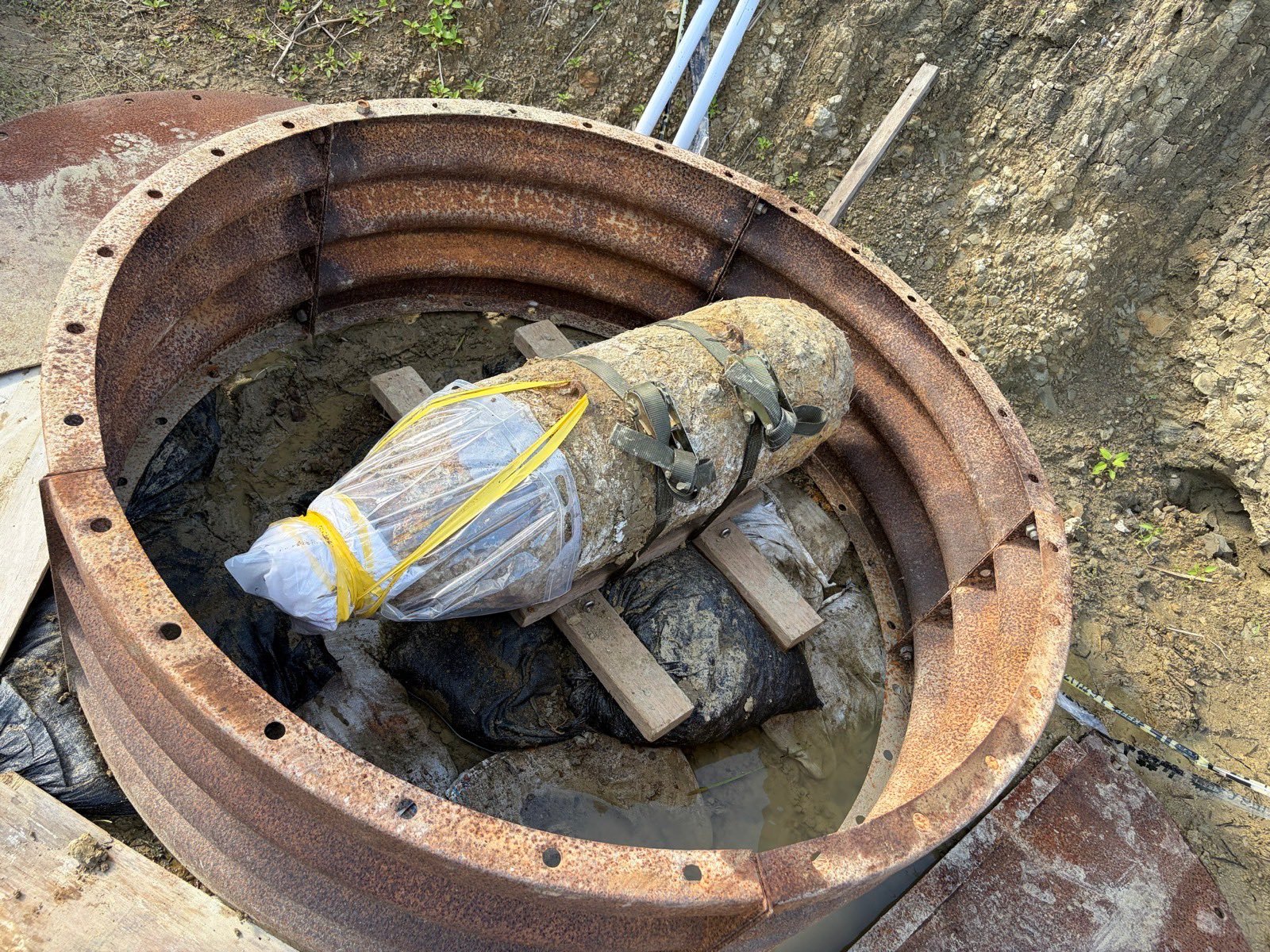 飞扬军事 日本陸上自衛隊第１０１不発弾処理隊今天在冲绳县浦添市拆除了一枚米国製2