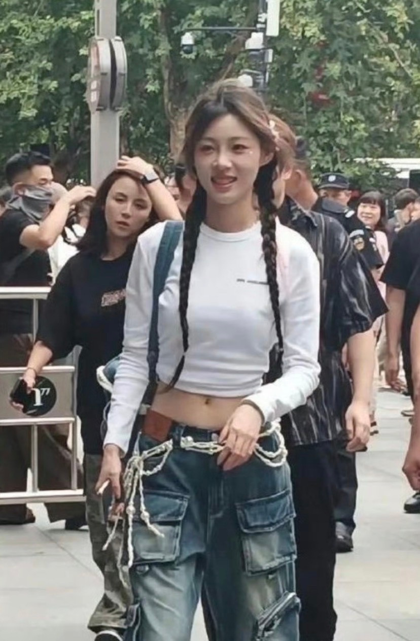 原来痞幼线下长这样啊？比线上好看多了 