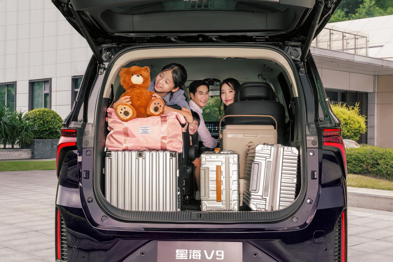 东风风行星海V9越享系列
如同行走的百宝箱
在收纳方面下足了功夫
总共设计有42