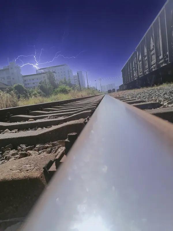 1月18日，西班牙一列载有300余名乘客，从马拉加开往西班牙首都马德里的高速列车