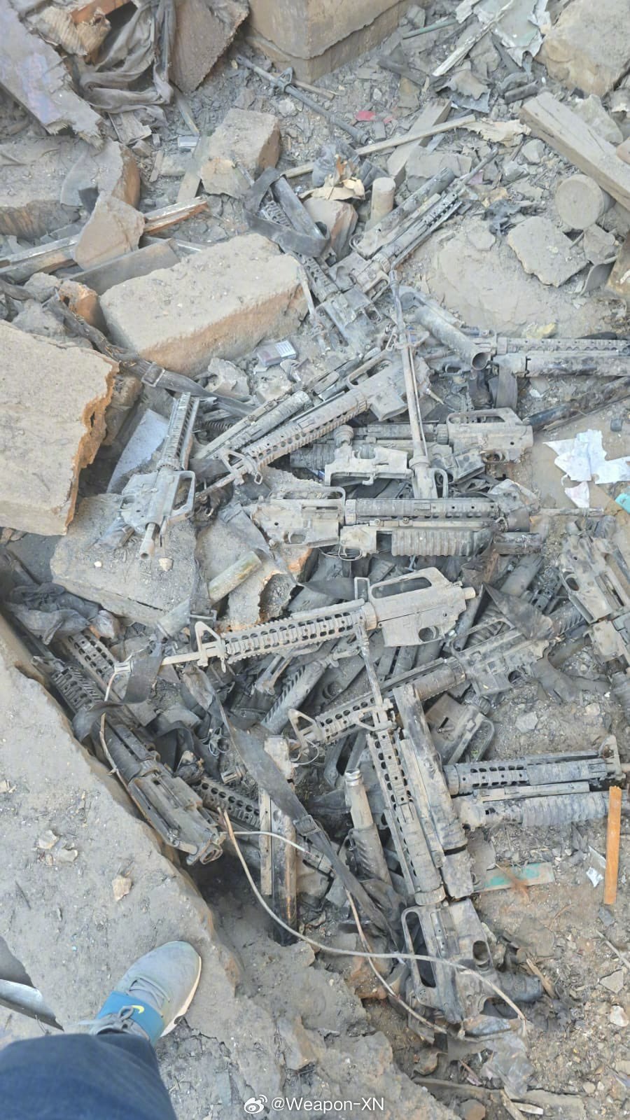 #兵器影像[超话]# 以军袭击了贝鲁特的一栋建筑，造成 22 人死亡。据称这栋建