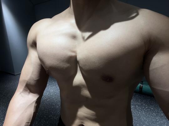 胖子的胸和瘦子的腹肌有啥区别 肥汁米线！