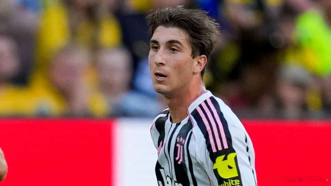 都灵体育报：尤文图斯将米雷蒂视为未来的顶级球员。最近几个小时，拉齐奥曾与科莫利接