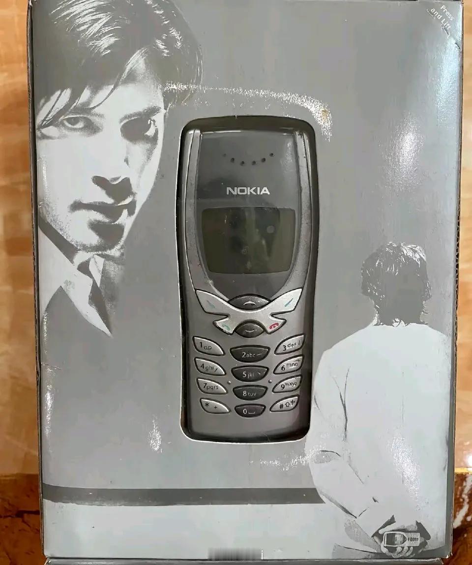以前用8250跟现在用三折叠的情绪价值都差不多吧？ ​​​