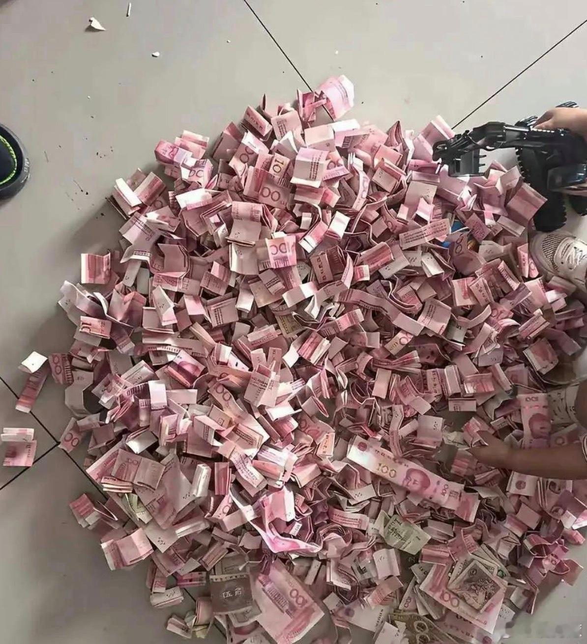 弟弟好几年的存钱罐，我给砸了 