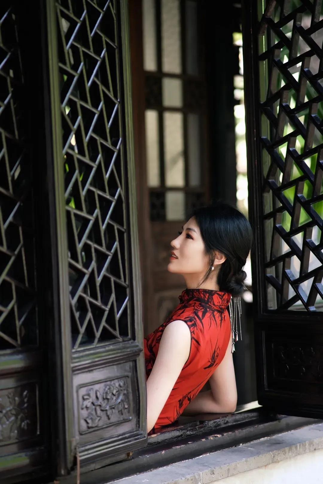 #提到中秋你会想起哪首诗# 
说到中秋节的诗，我首先想到的不是王建那句“今夜月明