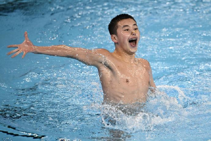 历史时刻，中国16岁少年夺男子花游世冠。
说实话，我也不知道游泳世锦赛什么时候开