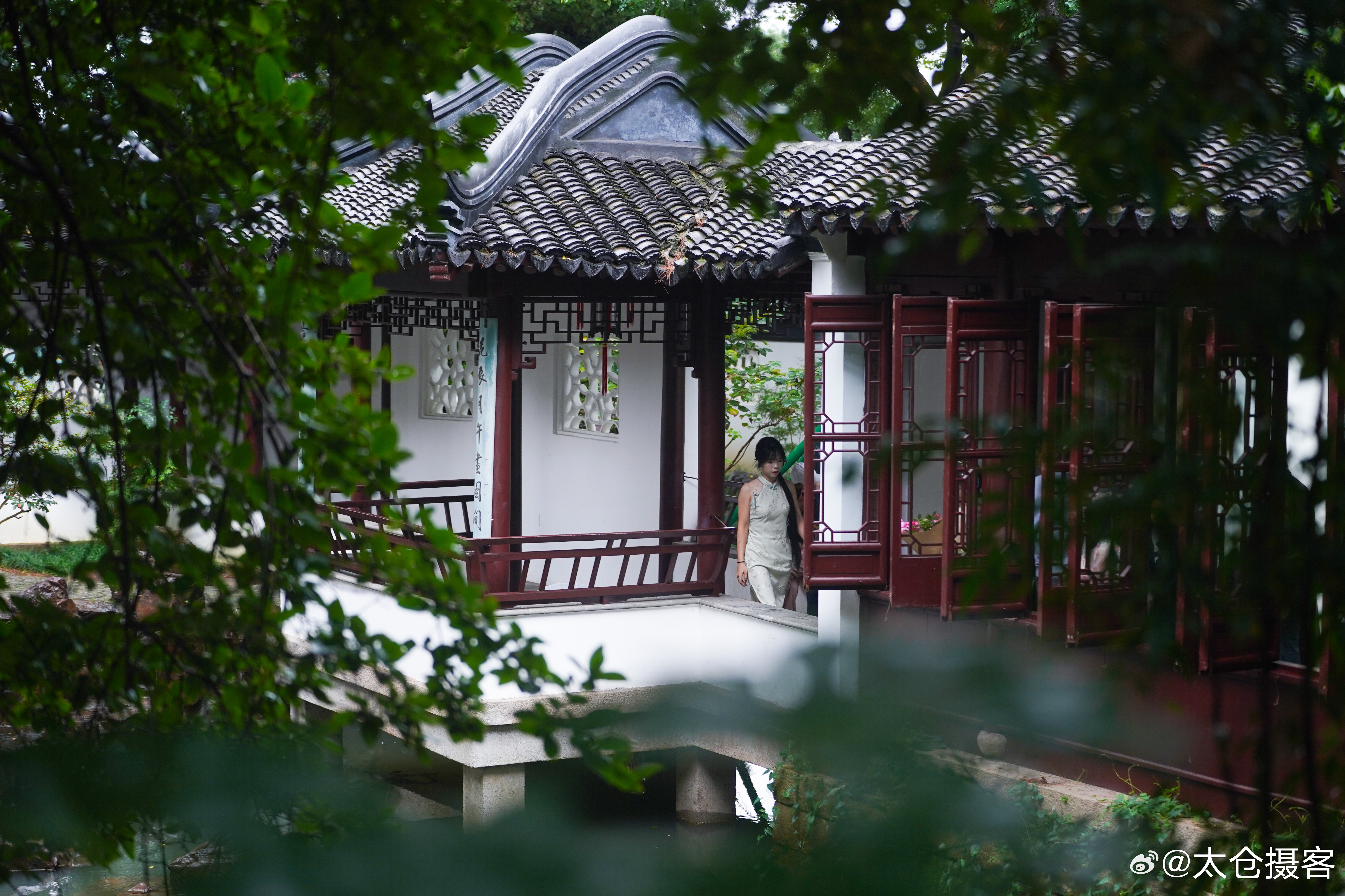 虎阜有戏，千年吴韵声声回响；人间庙趣，邂逅地道苏式烟火。一年一度的虎丘庙会正式启