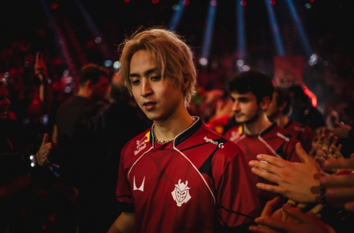 G2分享Hans Sama红牛杯入场照片：金色与红色更配哦