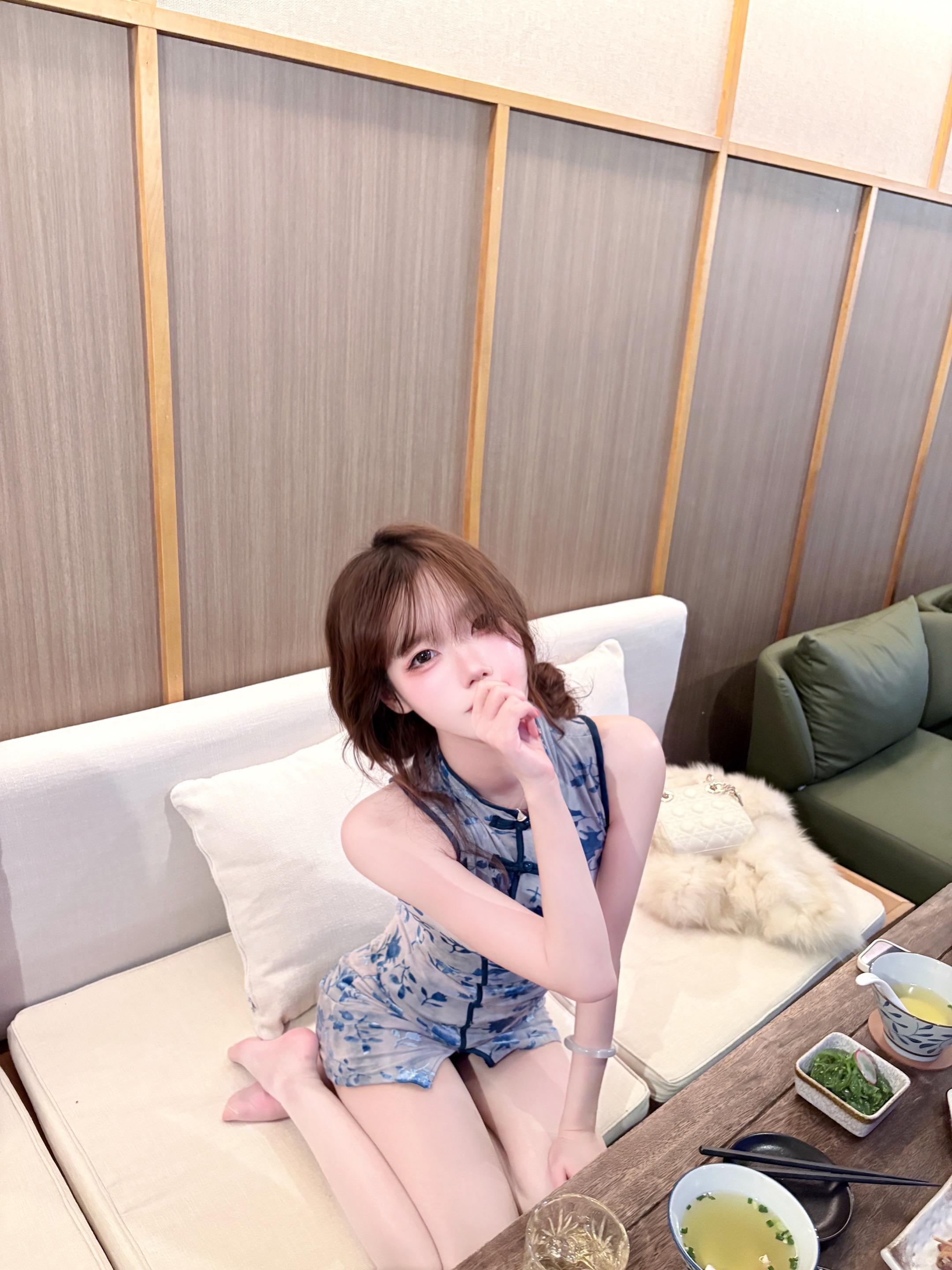 女孩总在年轻的时候追求女人味