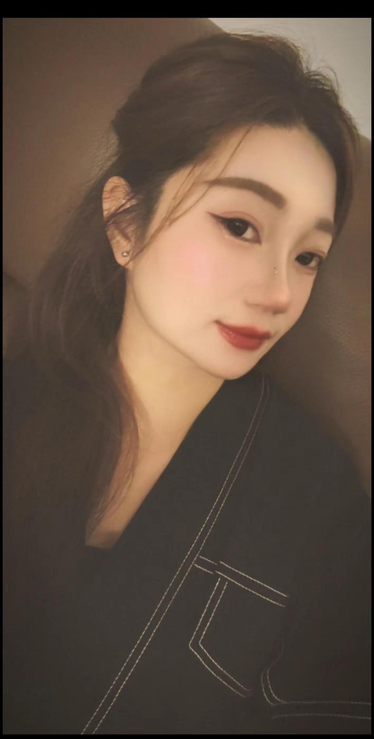 你这辈子做过最后悔的事是什么   我做过最后悔的事就是长了一双好看的眼睛   却