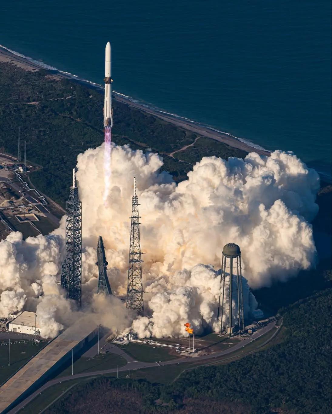 北京时间今天凌晨，蓝色起源公司的“新格伦”运载火箭，完成了第二次发射，这一次成功