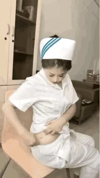 小时候，医疗条件欠佳。“赤脚医生”生病，大多是自己给自己打针。
如今，条件好了，