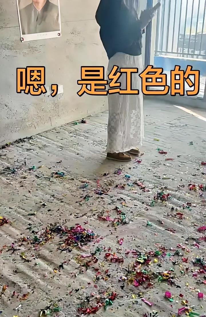 因为房主本命年，装修师傅必须穿红内裤，现在装修行业已经这么卷了吗？
近期一装修师