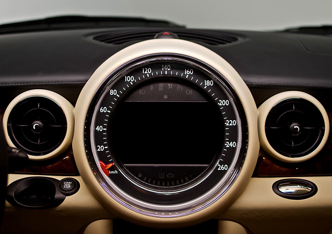 MINI Goodwood特别版，全球限量1000台，由劳斯莱斯设计团队参与打造