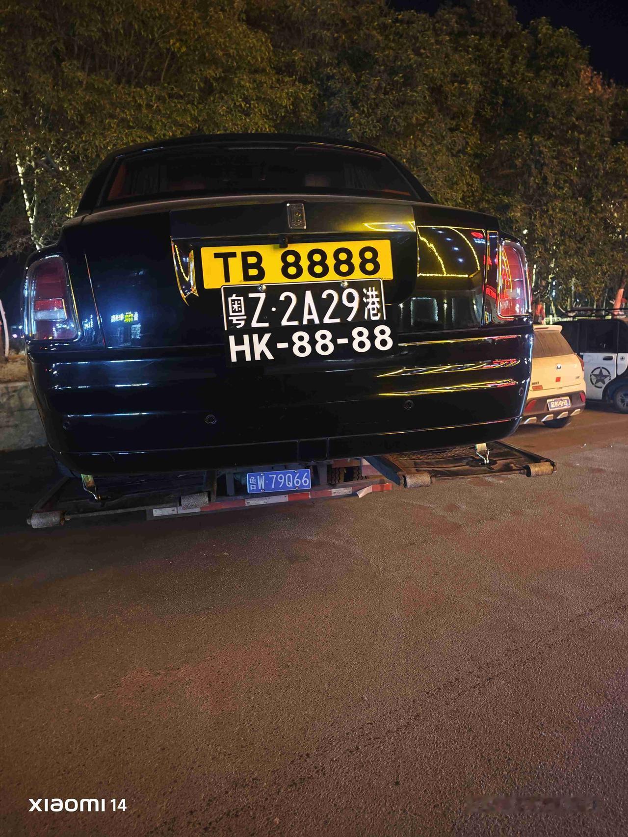 我的今日状态：💰期待暴富
我这里的天气：☀️晴天
晚上在逢源大酒店旁看到一辆还