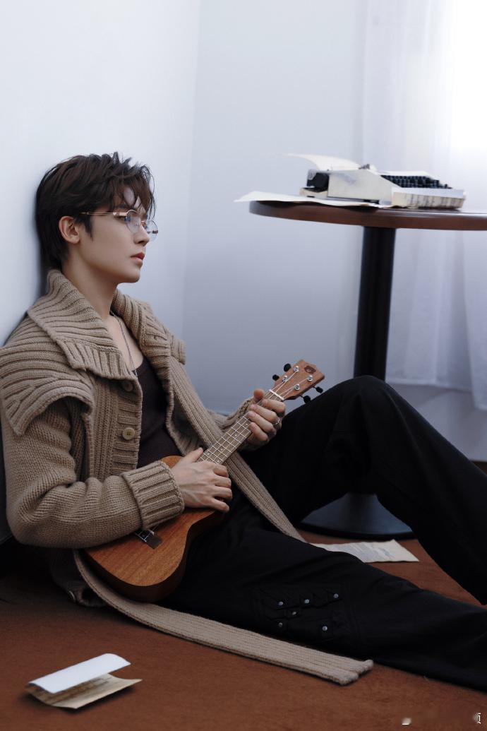 侯明昊顶级过肺 隔着屏幕都被苏到腿软！一步一步凑近的距离，先于秘密抵达的香气，侯